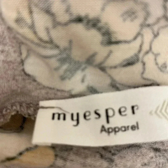 🆕Myesper Floral Wrapped Off-Shoulder Mocha Tunic 2X🆕 - Picture 7 of 8